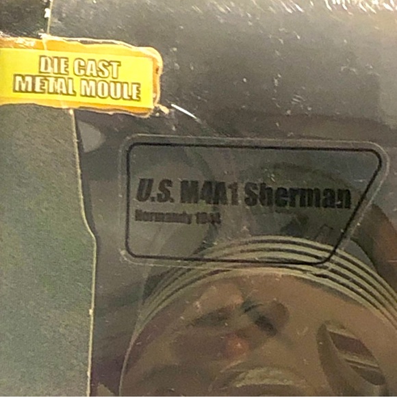 Forces of Valor U.S. M4A1 Normandy 1944 1:72 war tank Die Cast - Picture 3 of 5